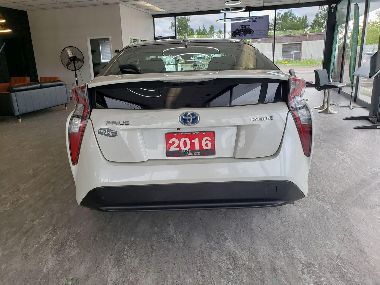 2016 Toyota Prius Two-3