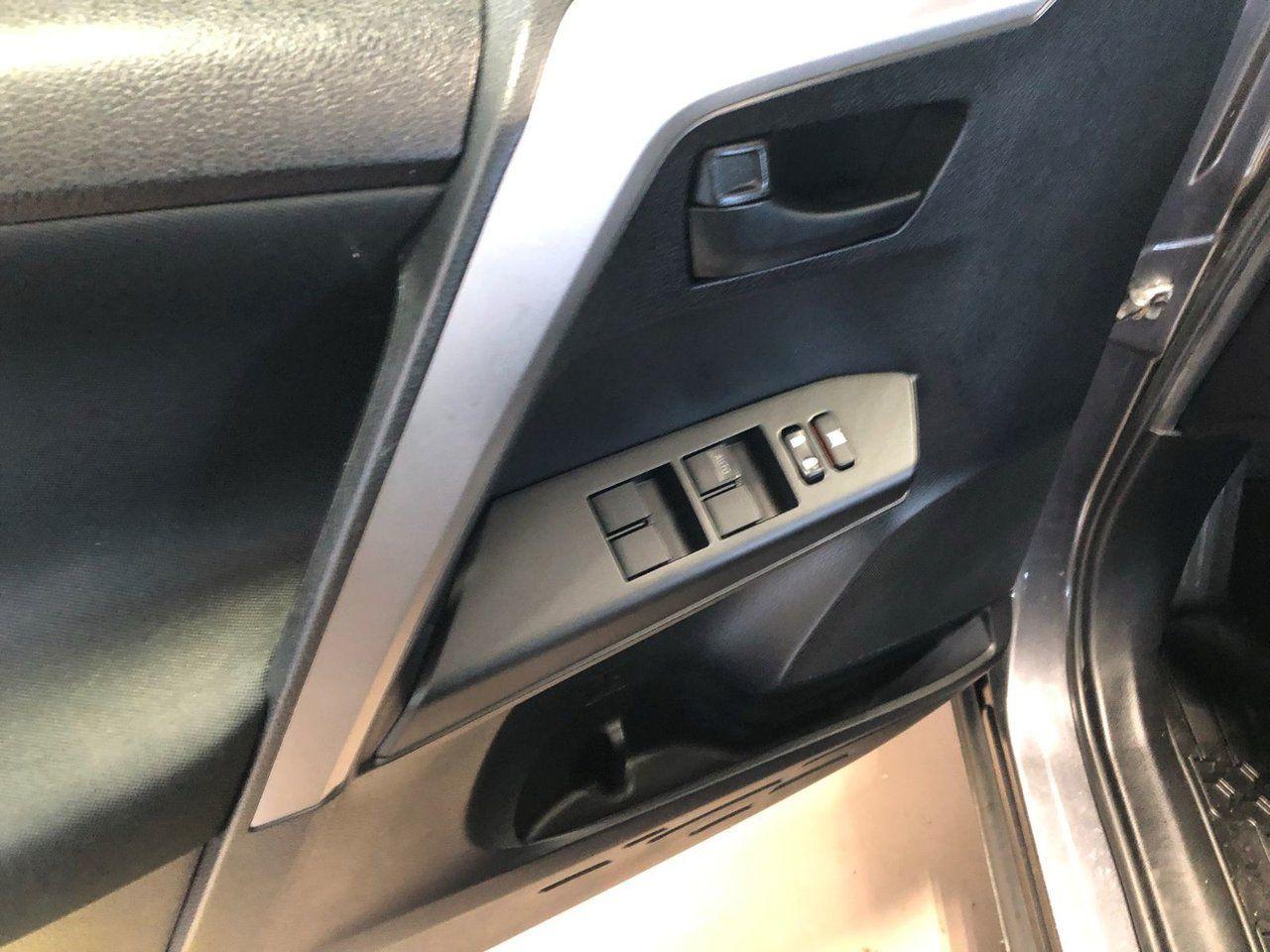 2016 Toyota RAV4 LE-2