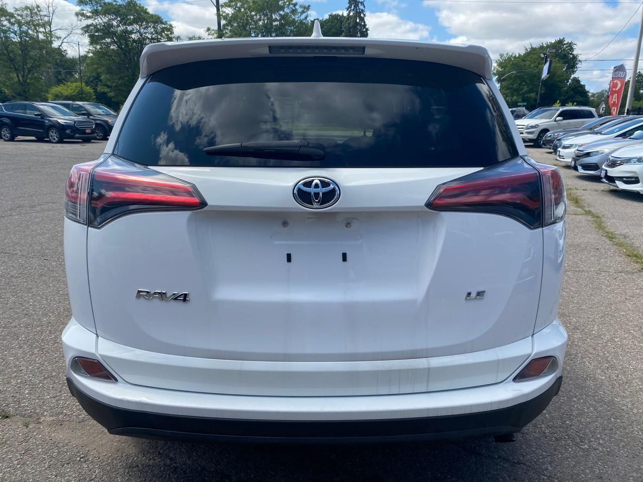 2016 Toyota RAV4 LE-4