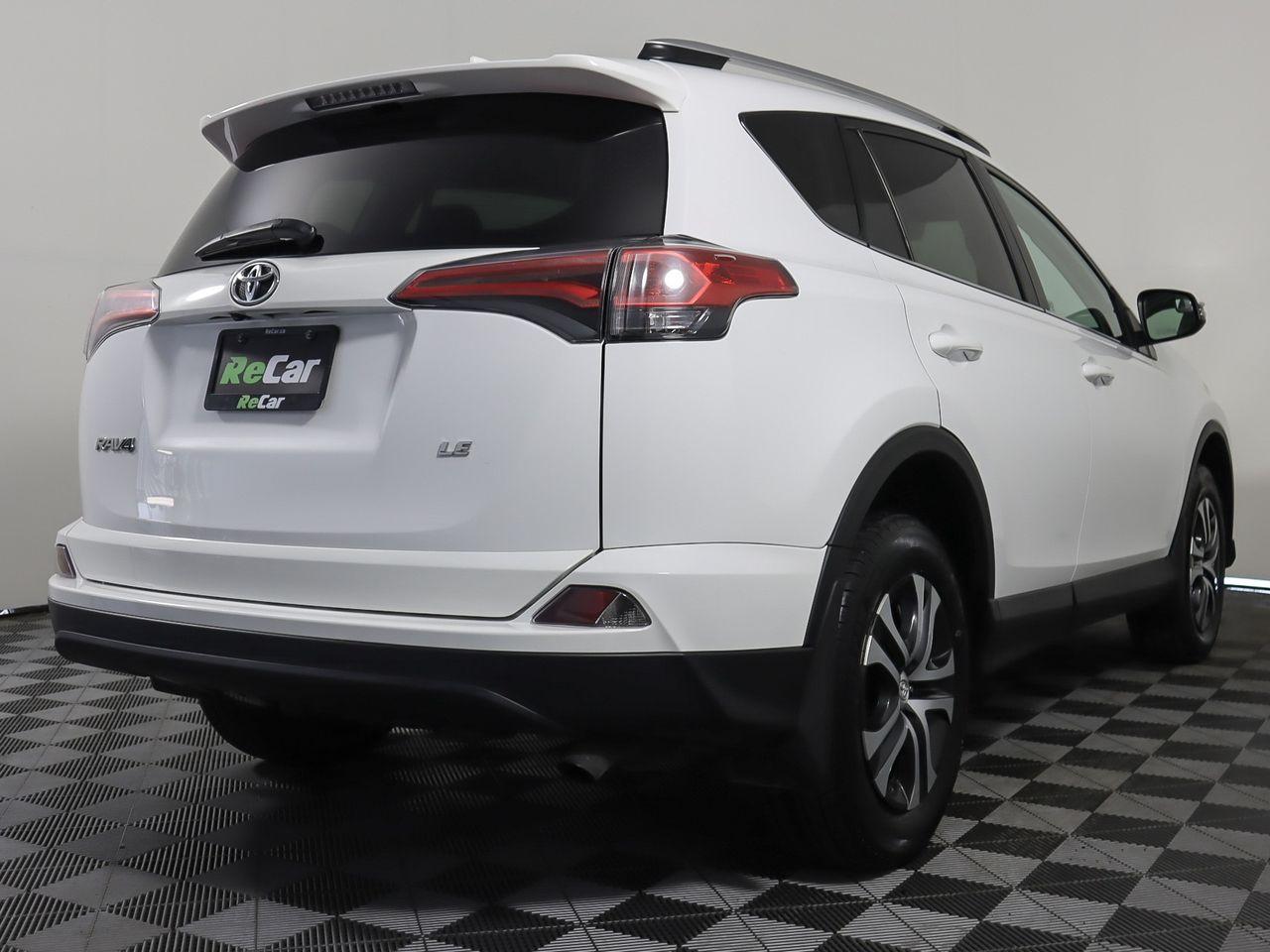 2016 Toyota RAV4 LE-4