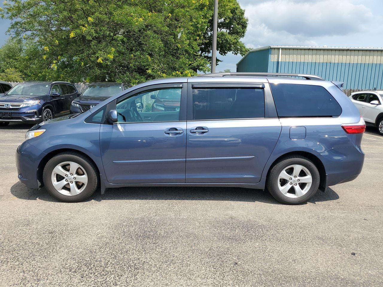 2016 Toyota Sienna LE-1