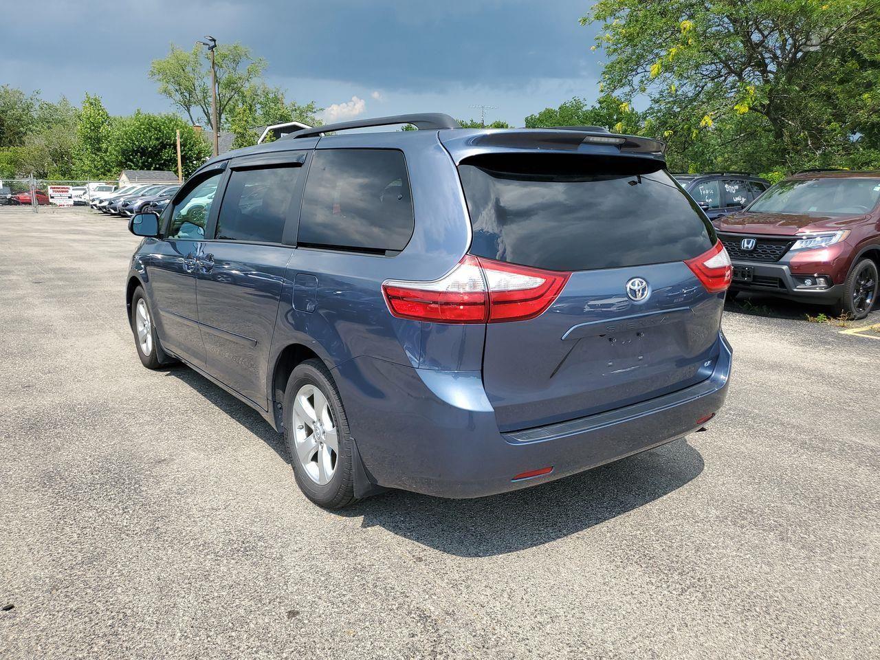 2016 Toyota Sienna LE-2