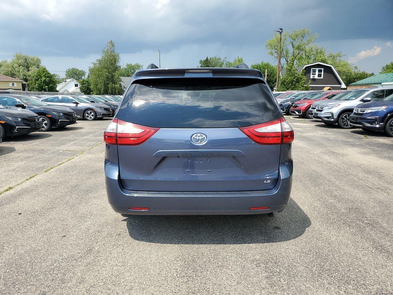 2016 Toyota Sienna LE-3