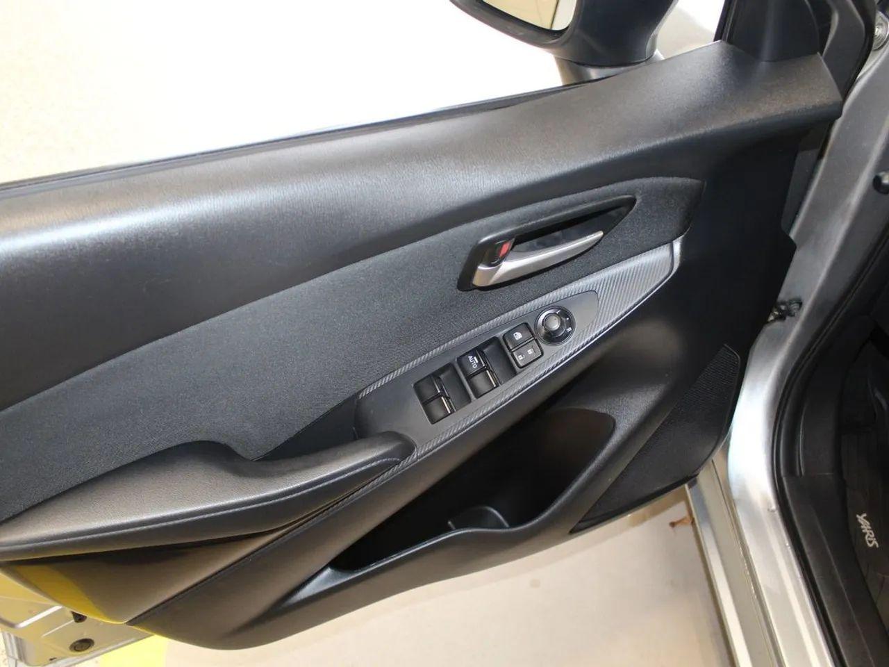 2016 Toyota Yaris Base-2