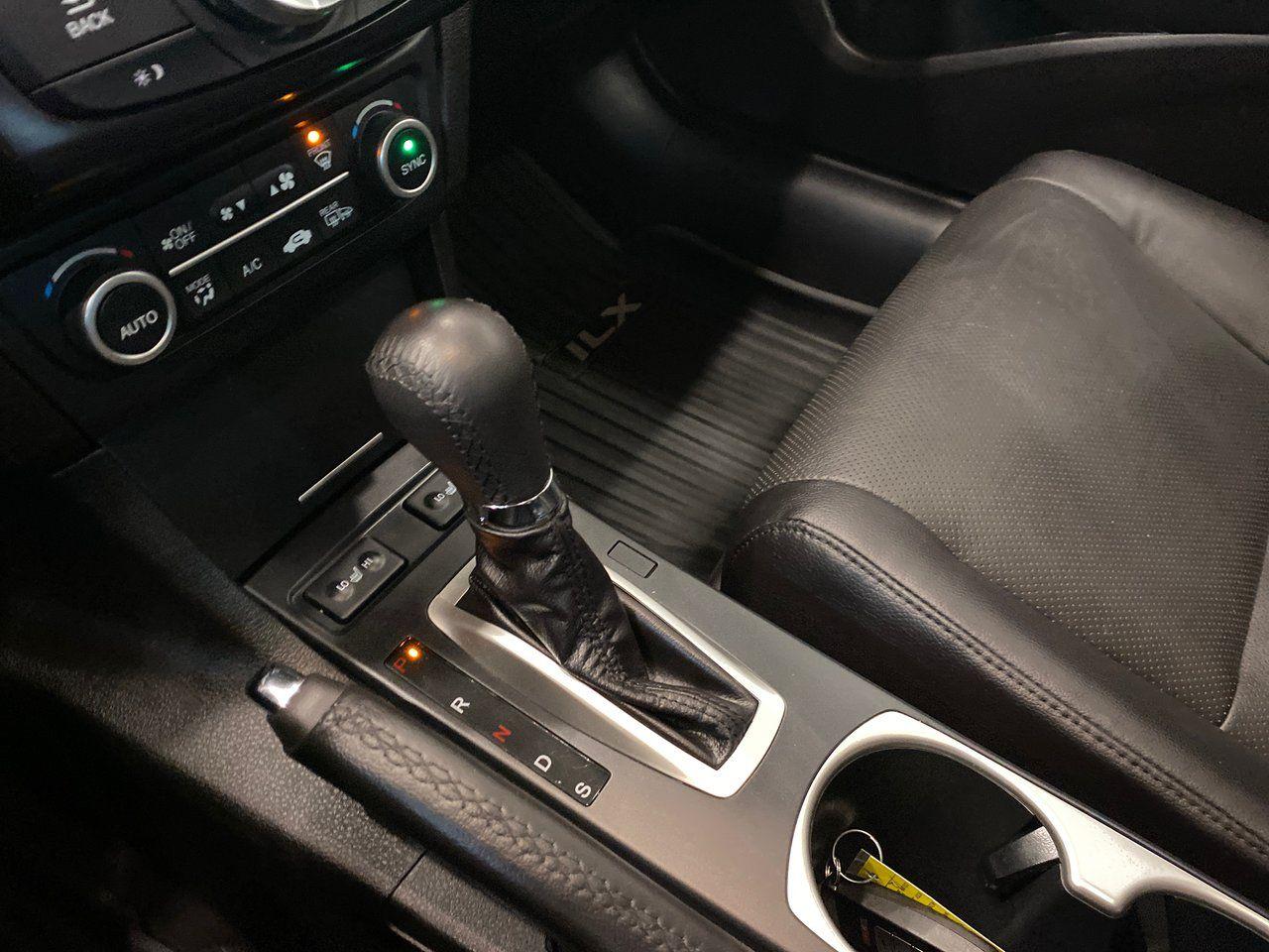 2017 Acura ILX 8-Spd AT-4