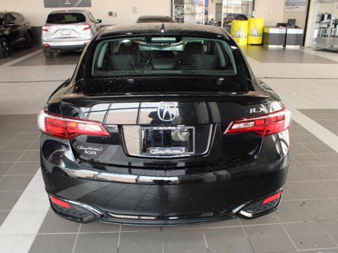 2017 Acura ILX 8-Spd AT-3