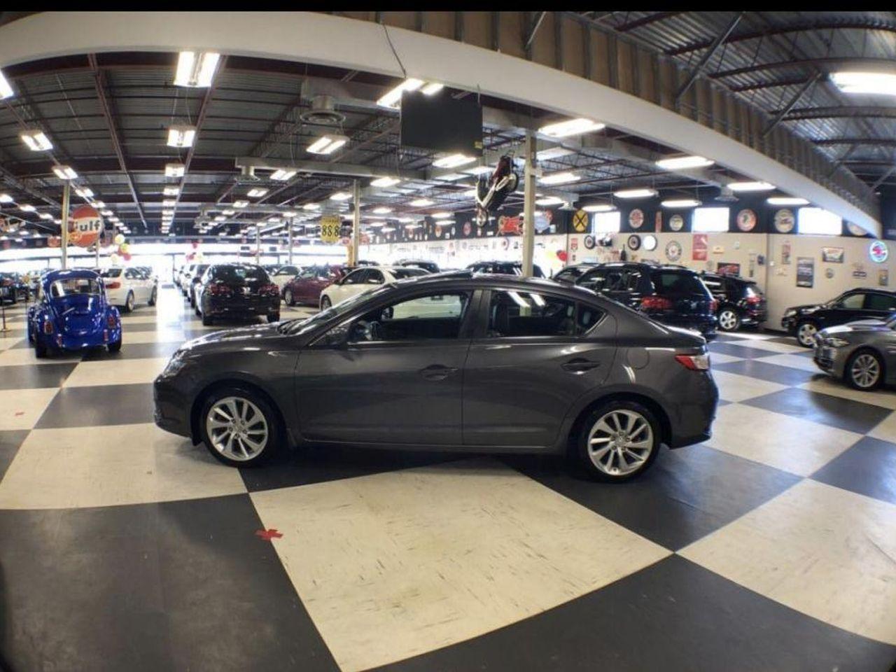 2017 Acura ILX 8-Spd AT-3