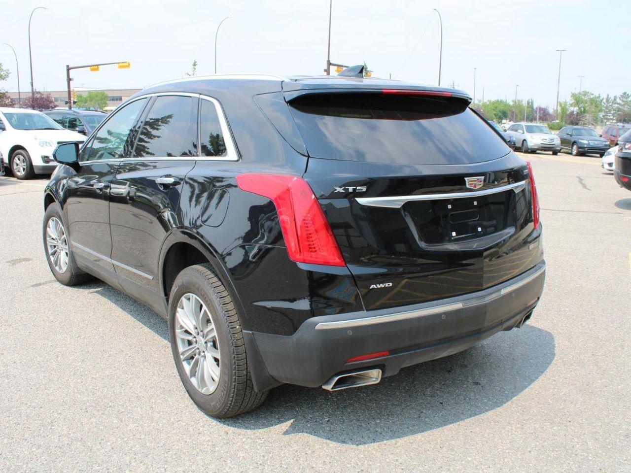 2017 Cadillac XT5 Luxury-2