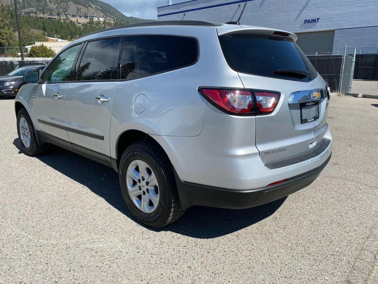 2017 Chevrolet Traverse LS-2