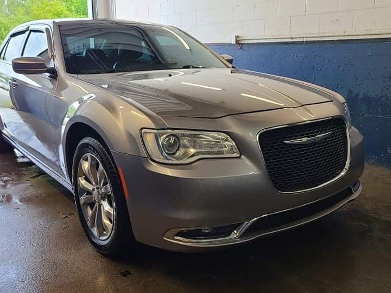 2017 Chrysler 300 Limited-1