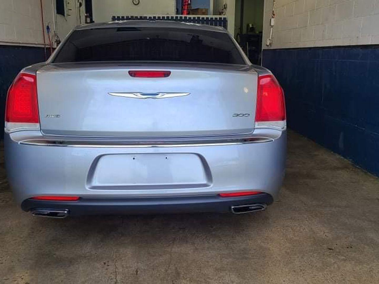 2017 Chrysler 300 Limited-4