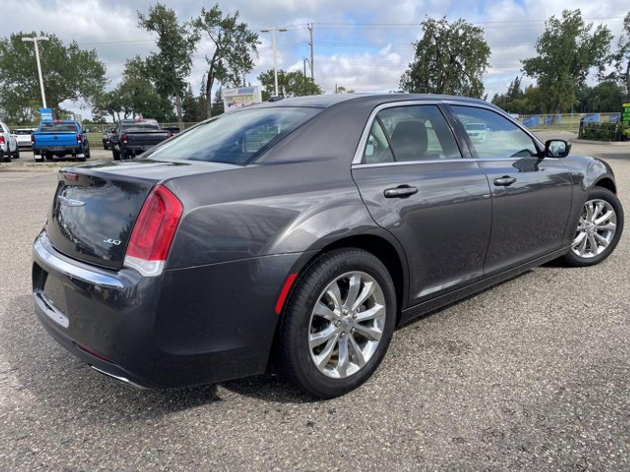 2017 Chrysler 300 Limited-3