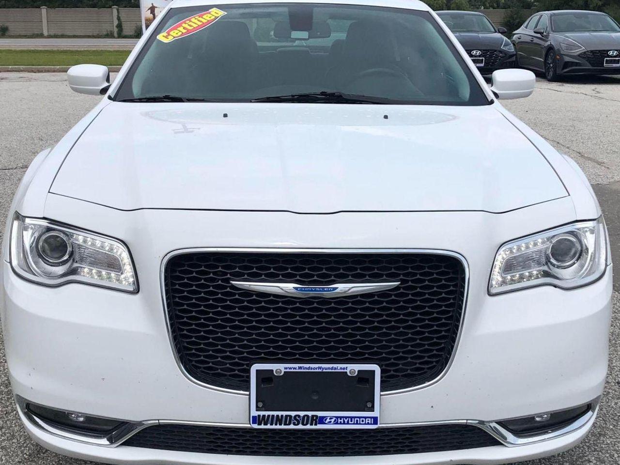 2017 Chrysler 300 Limited-1
