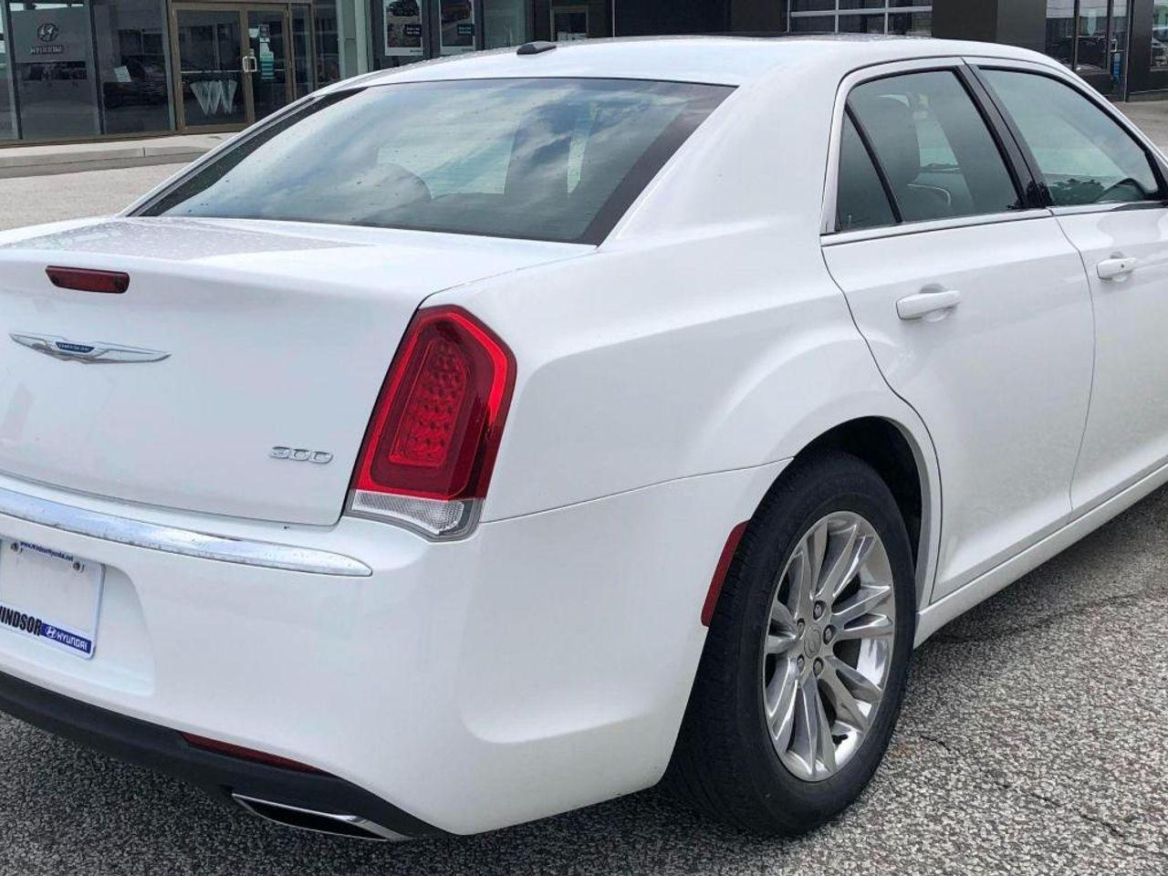 2017 Chrysler 300 Limited-3