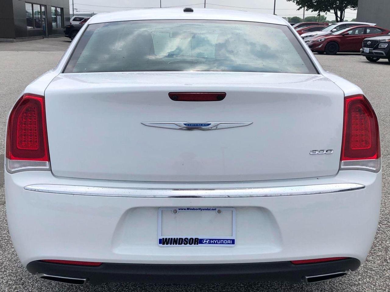2017 Chrysler 300 Limited-4