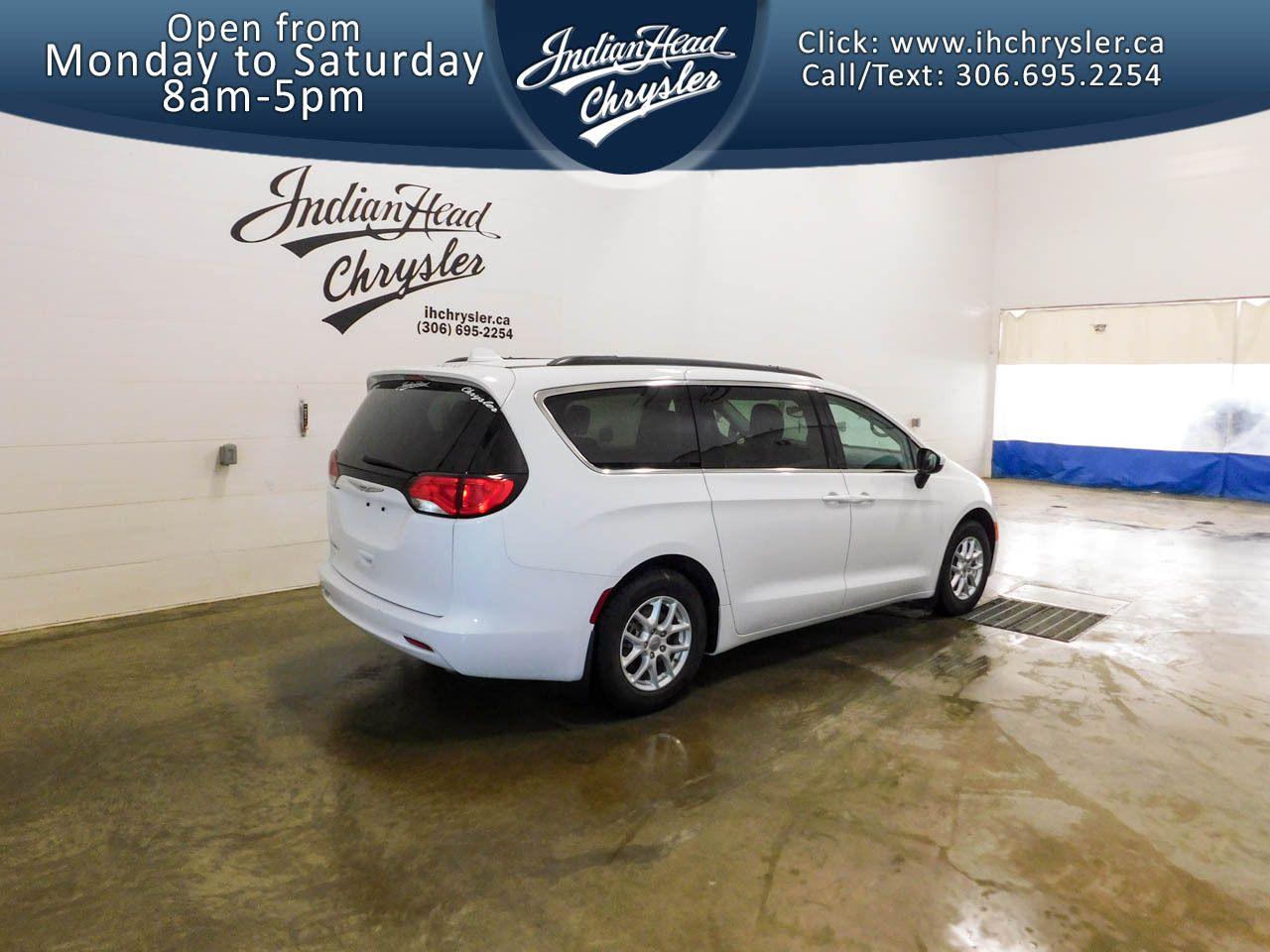 2017 Chrysler Pacifica LX-4