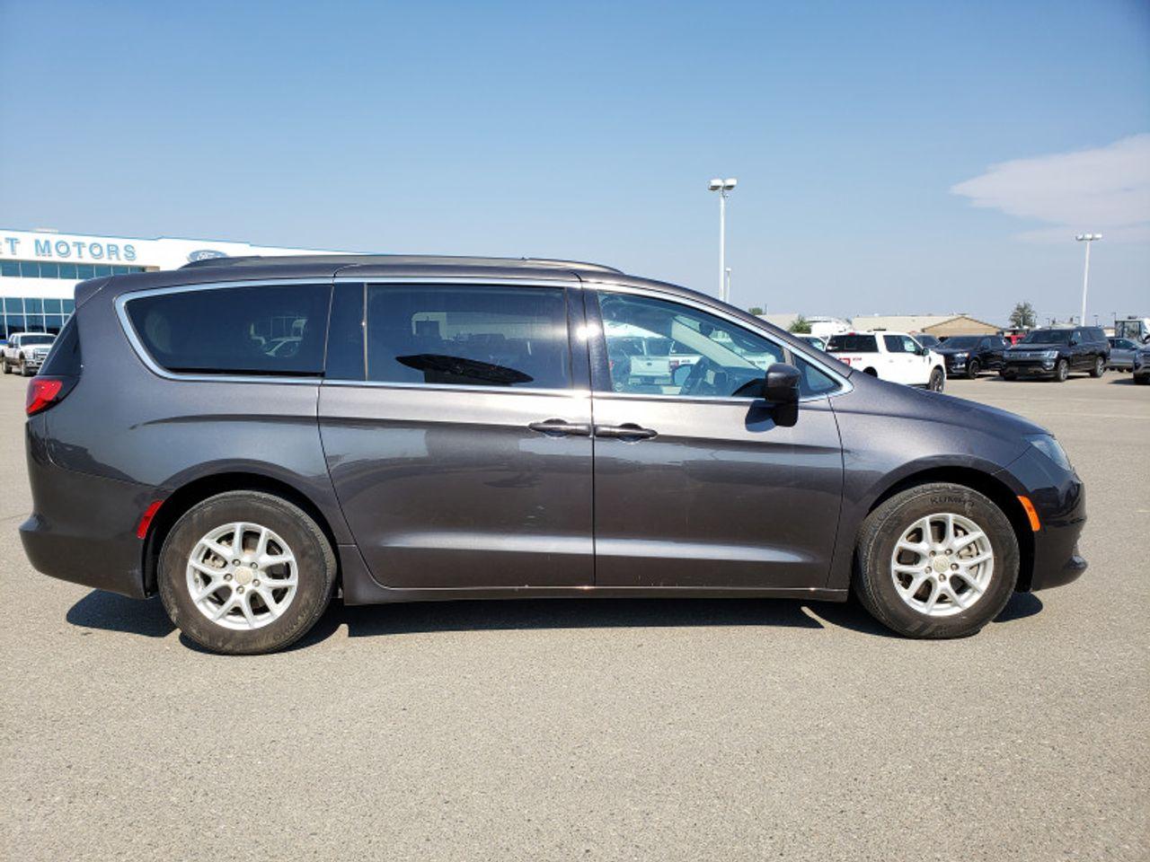 2017 Chrysler Pacifica LX-3