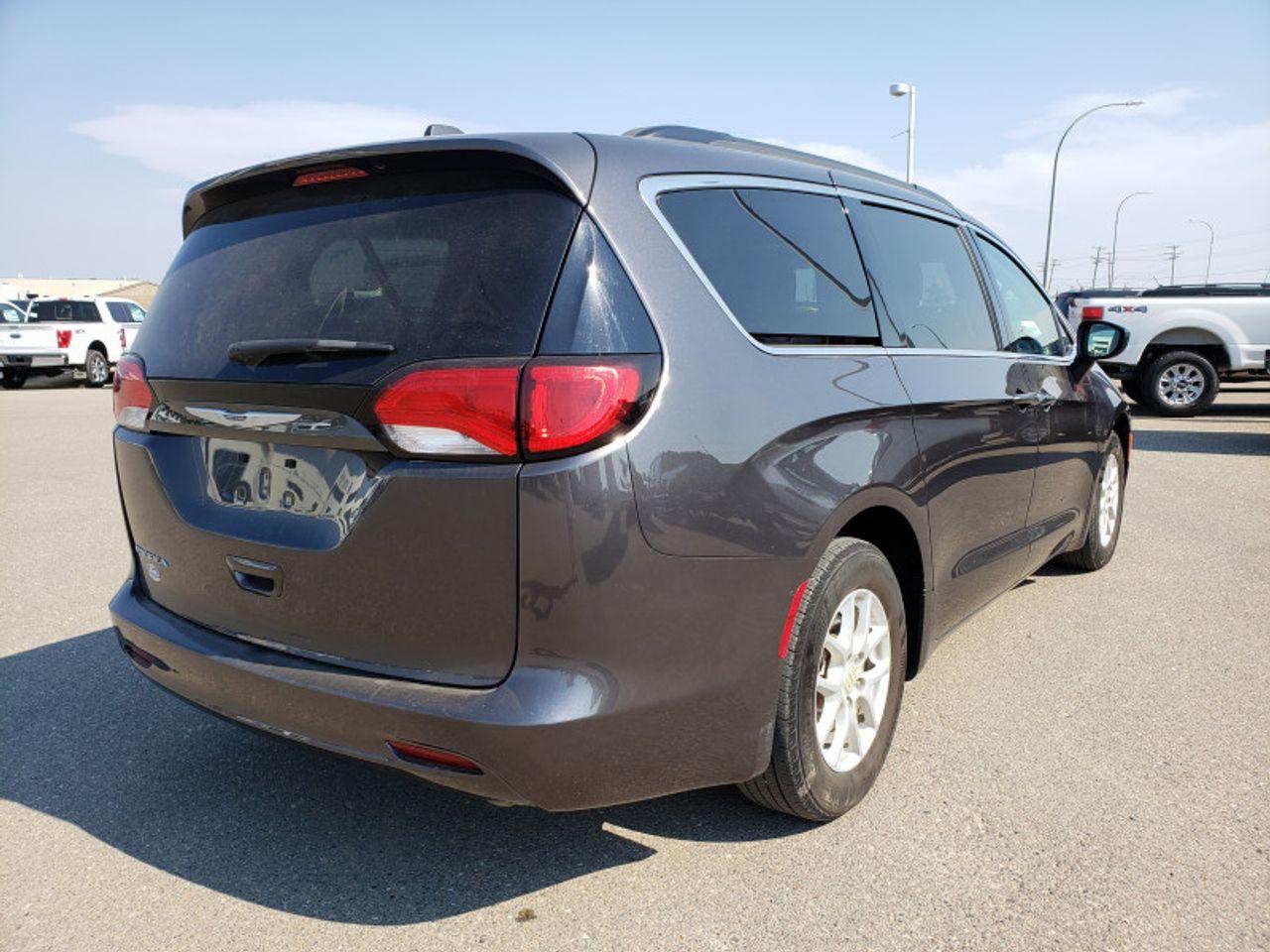 2017 Chrysler Pacifica LX-4