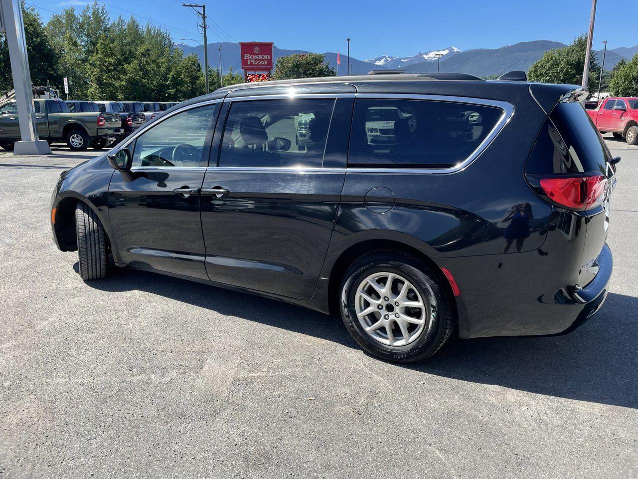 2017 Chrysler Pacifica LX-2