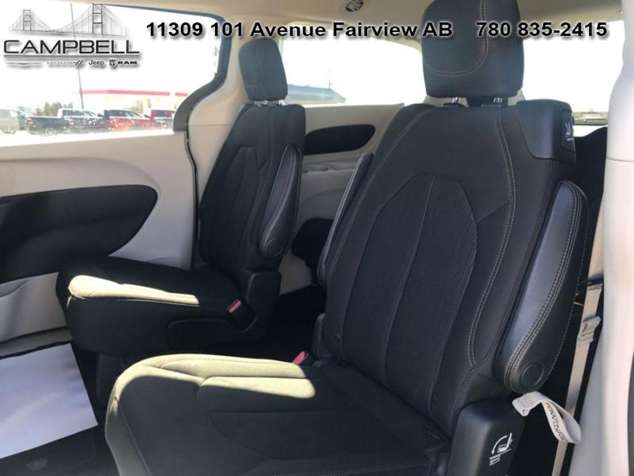 2017 Chrysler Pacifica LX-4