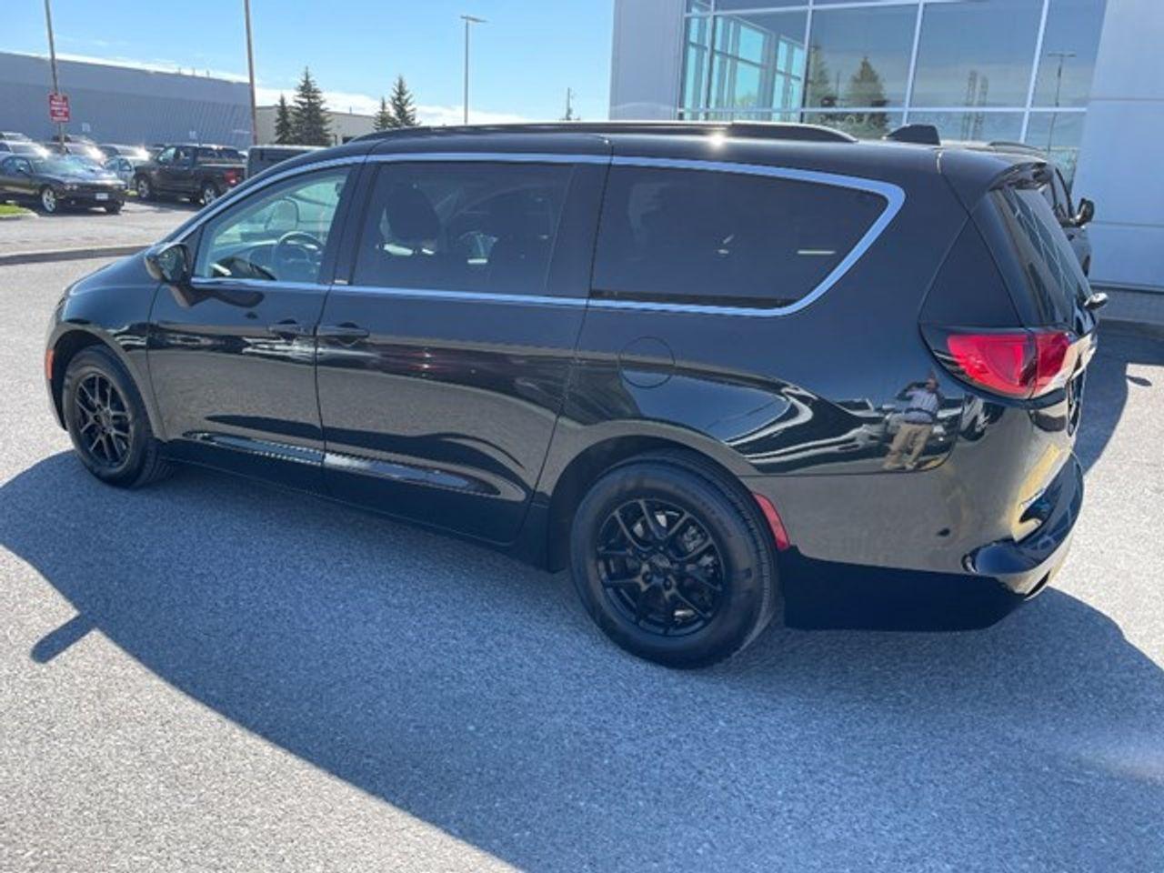 2017 Chrysler Pacifica LX-3
