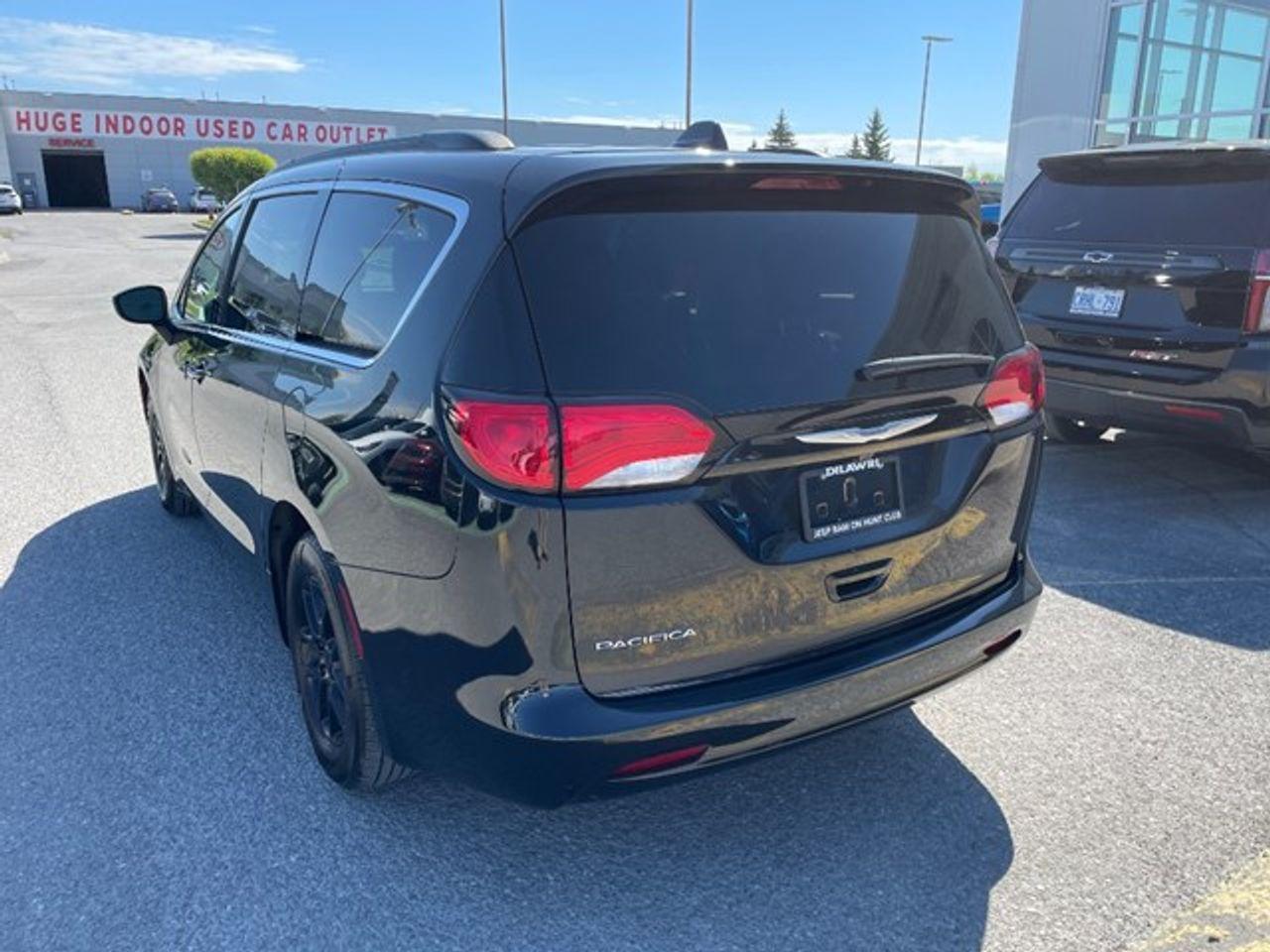 2017 Chrysler Pacifica LX-4