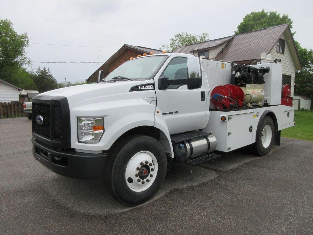 2017 Ford F-750 -0