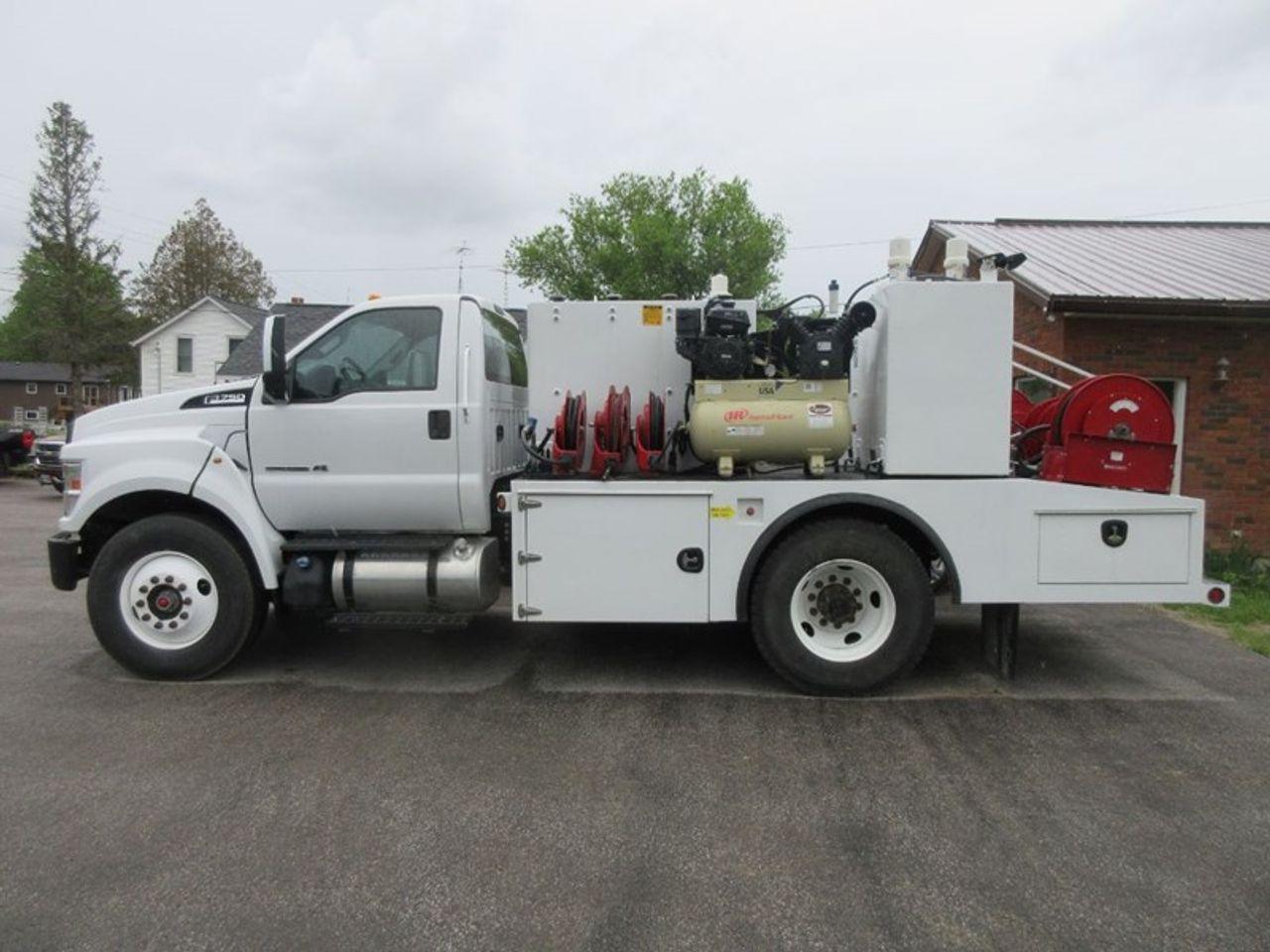 2017 Ford F-750 -1