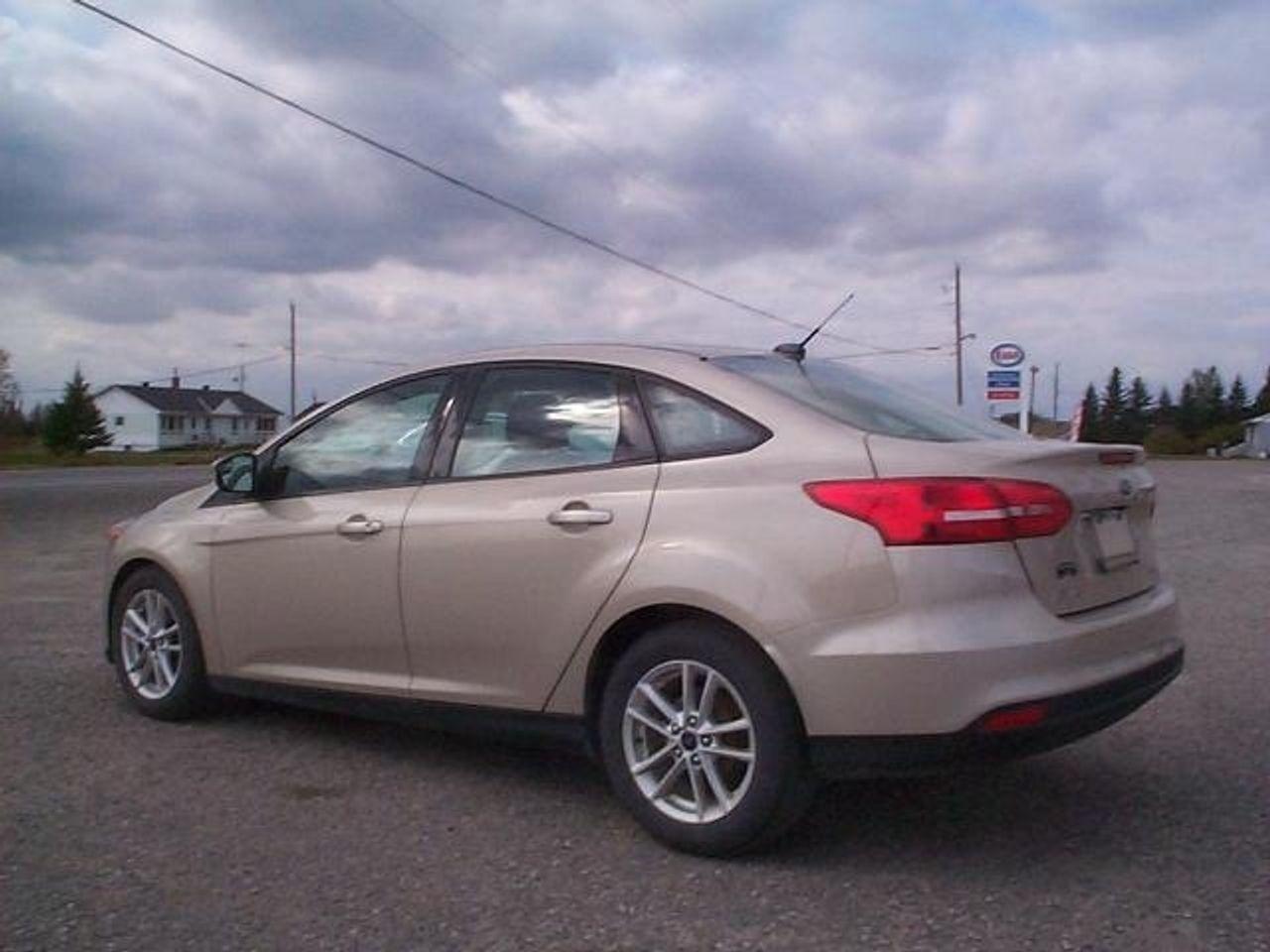 2017 Ford Focus SE-3
