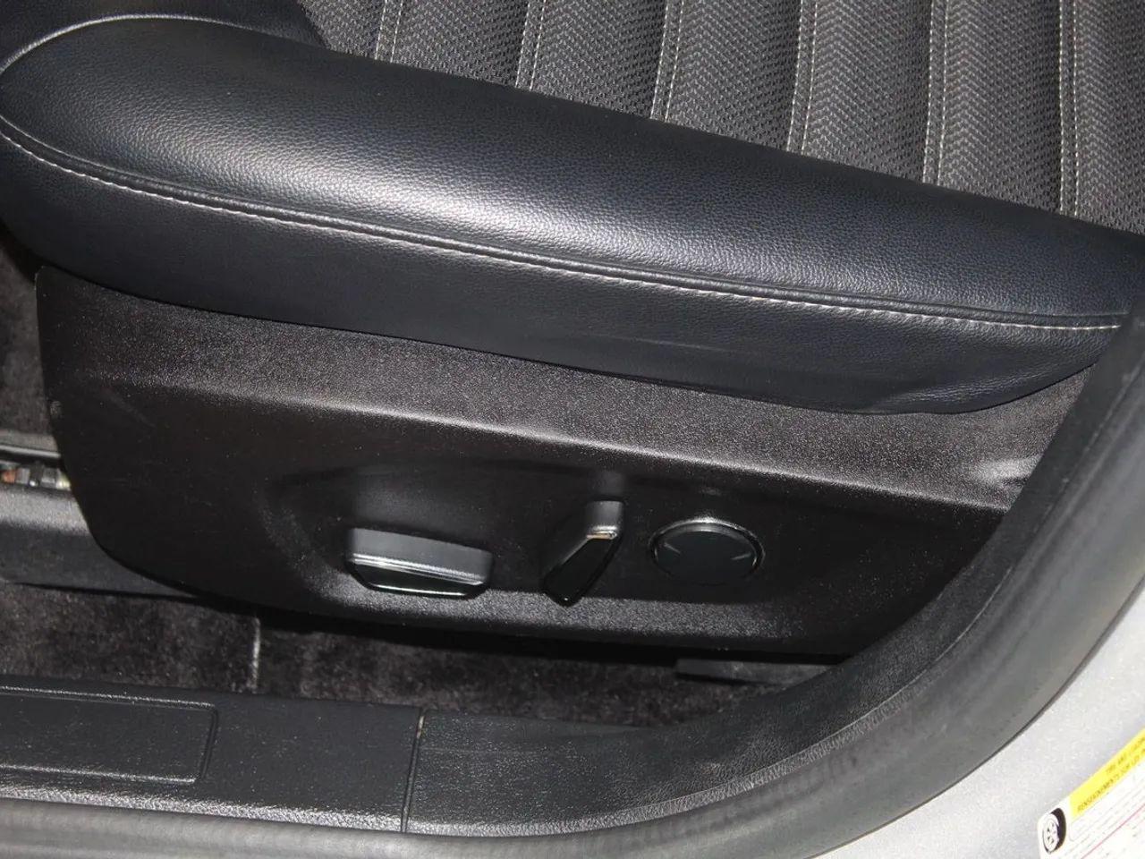 2017 Ford Fusion SE-4