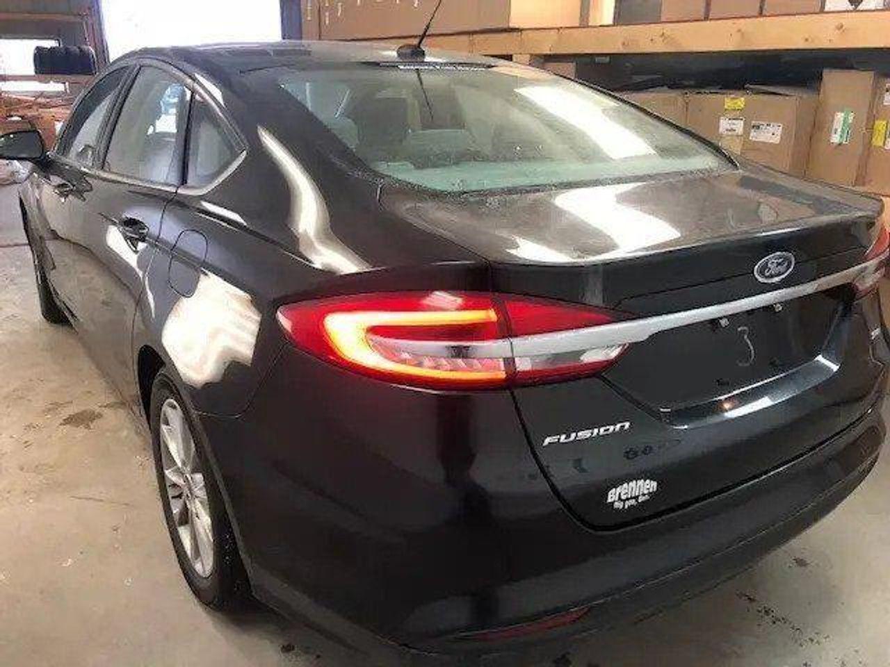 2017 Ford Fusion SE-4