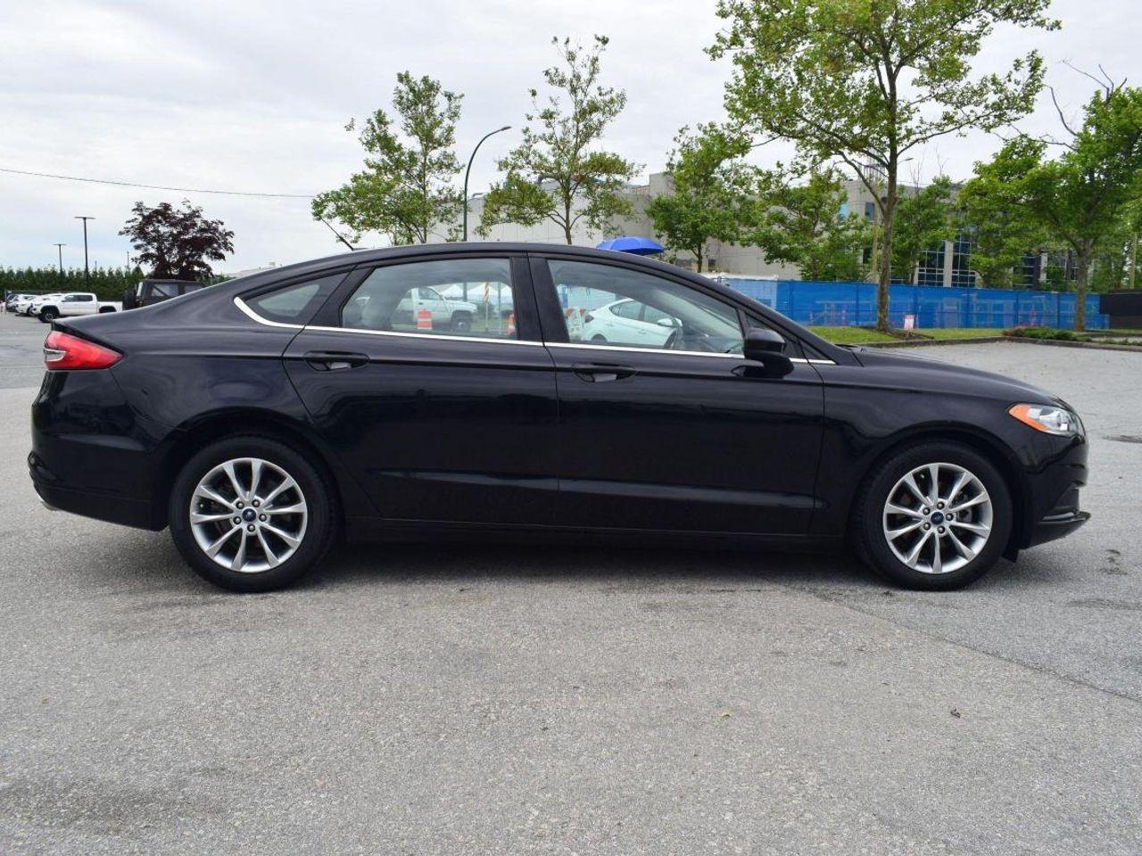 2017 Ford Fusion SE-4