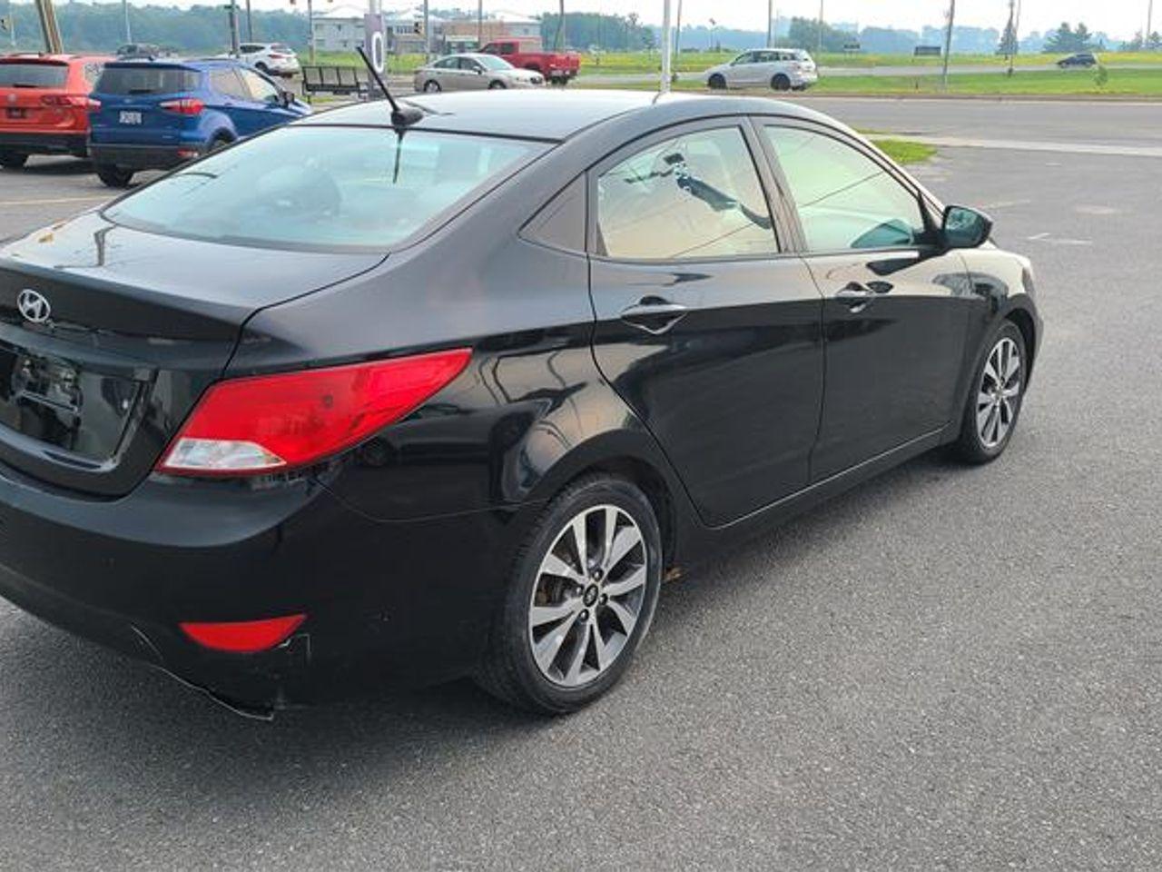 2017 Hyundai Accent SE-4