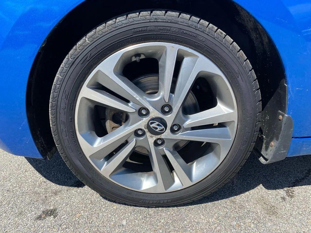 2017 Hyundai Elantra GLS-4