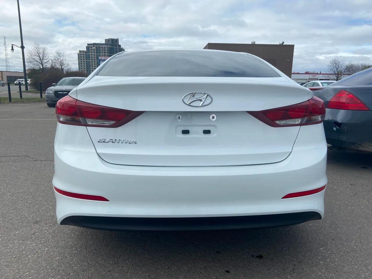 2017 Hyundai Elantra LE-4