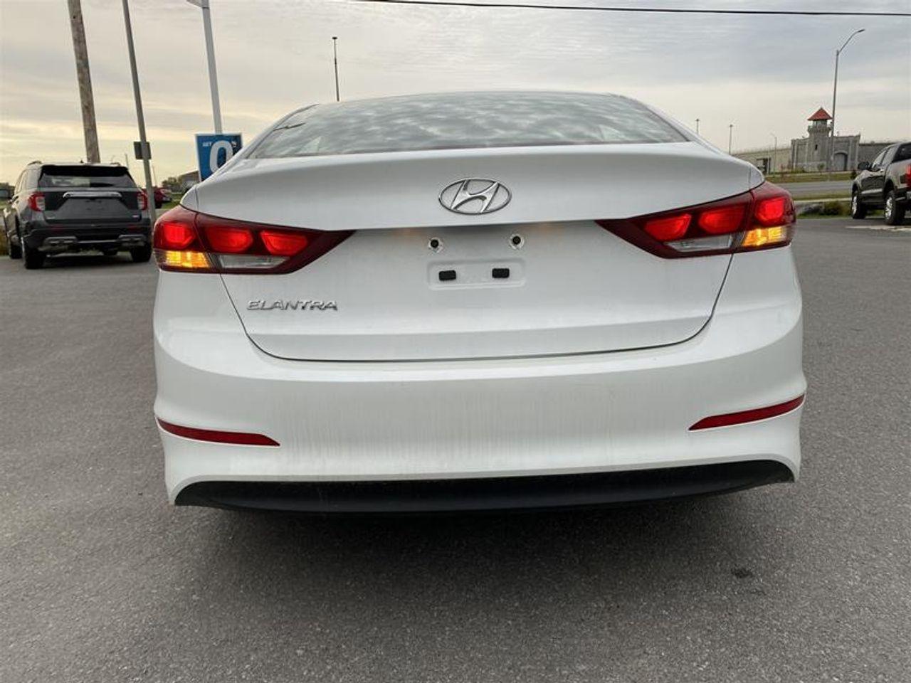 2017 Hyundai Elantra LE-4