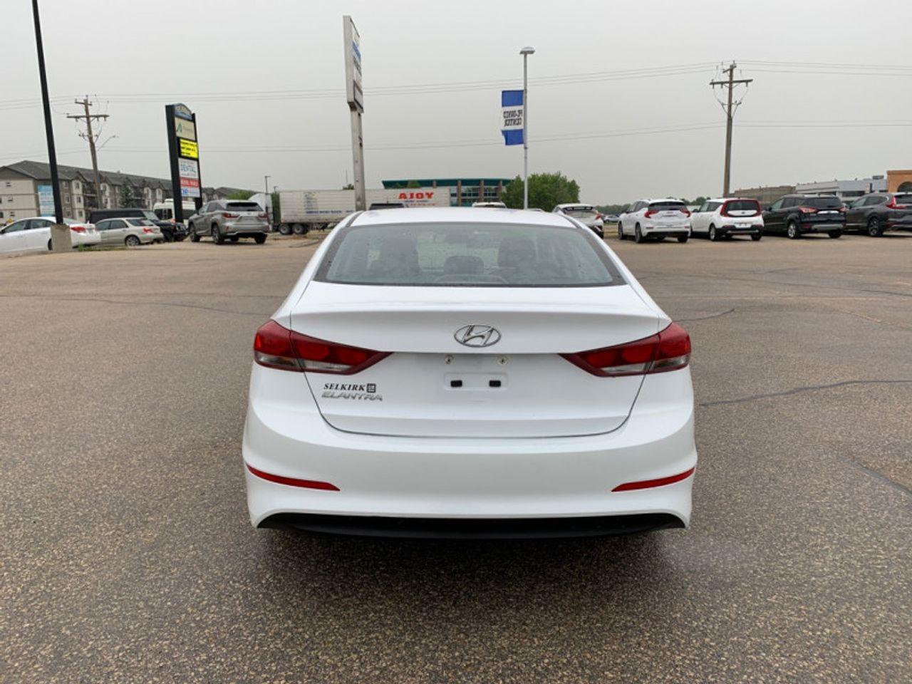 2017 Hyundai Elantra GL-4