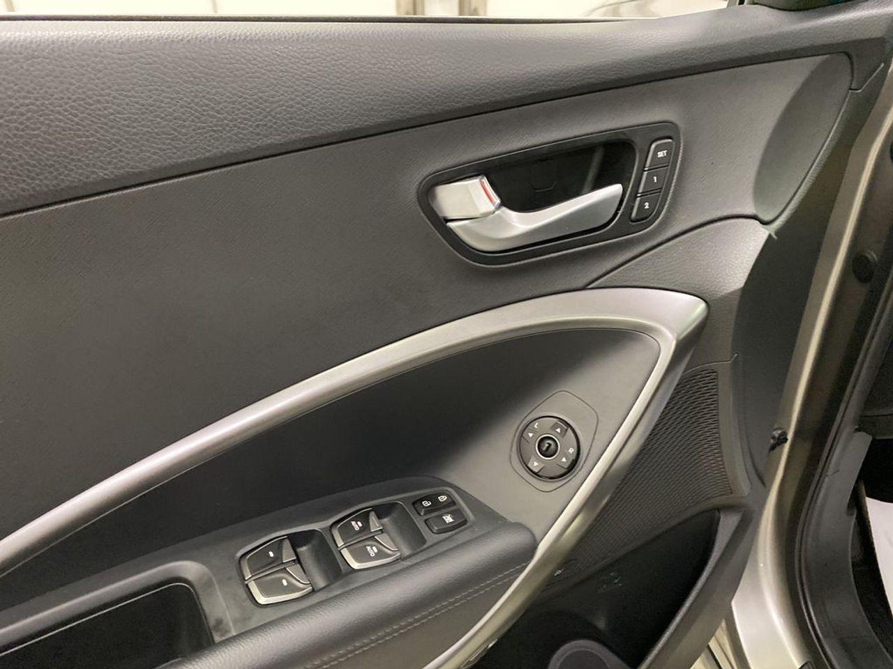 2017 Hyundai Santa Fe Limited-4