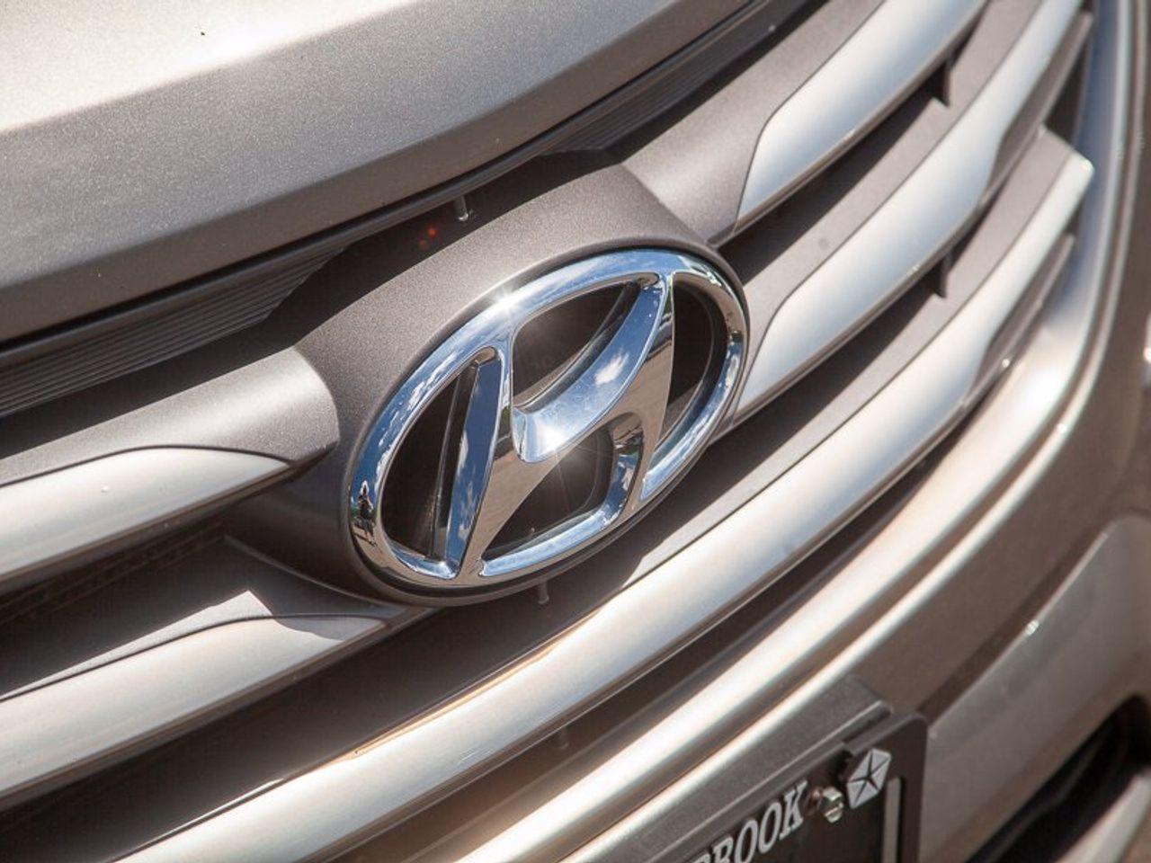 2017 Hyundai Santa Fe SE-3