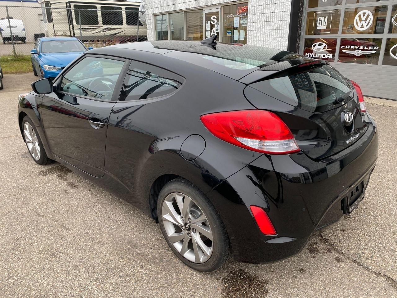 2017 Hyundai Veloster -4