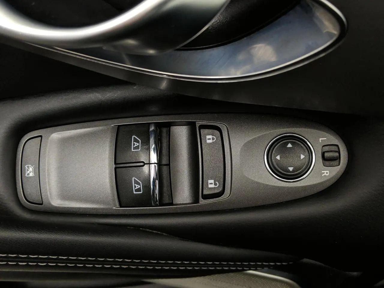 2017 Infiniti Q60 Premium-4