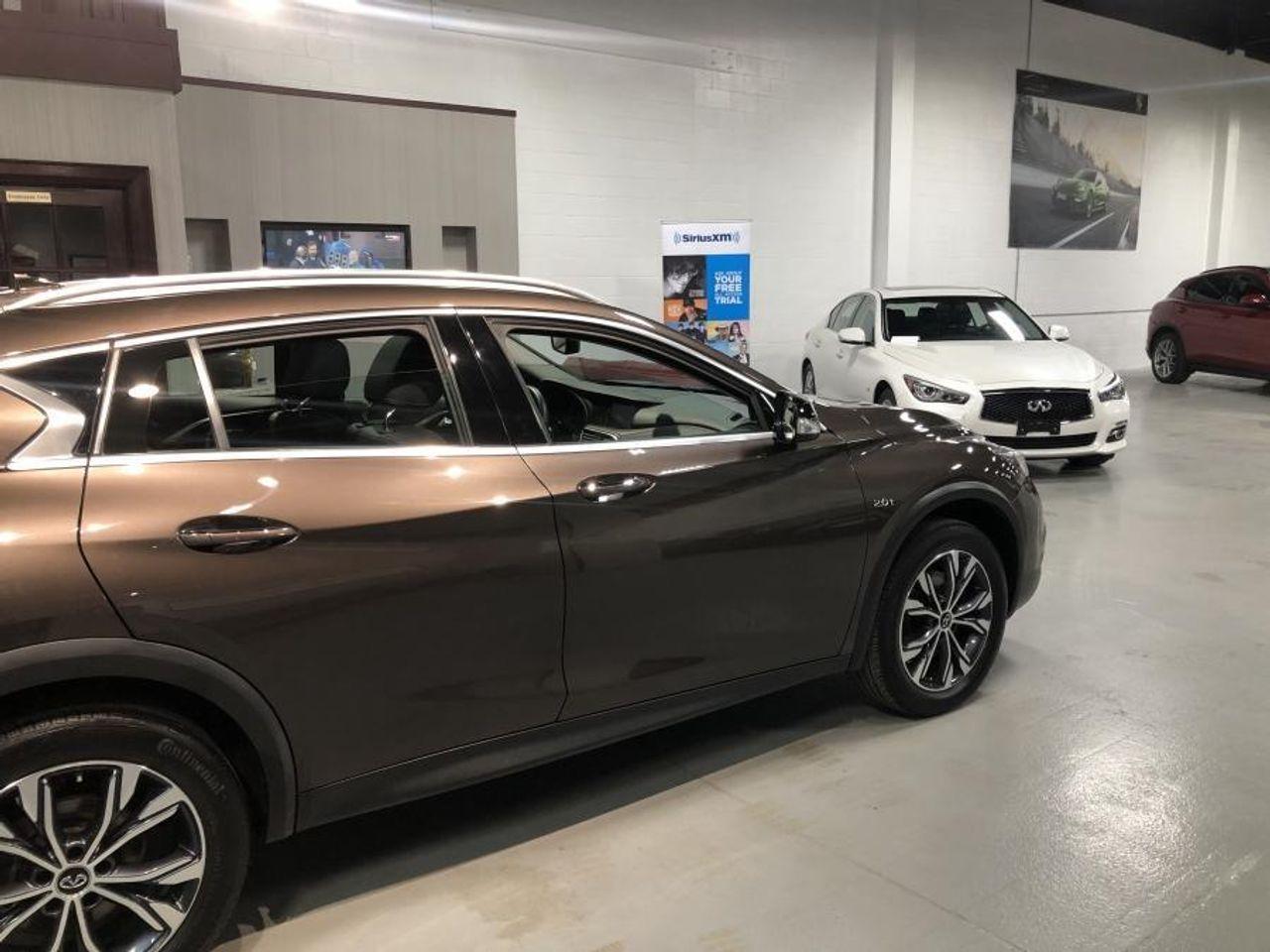 2017 Infiniti QX30 Premium-3