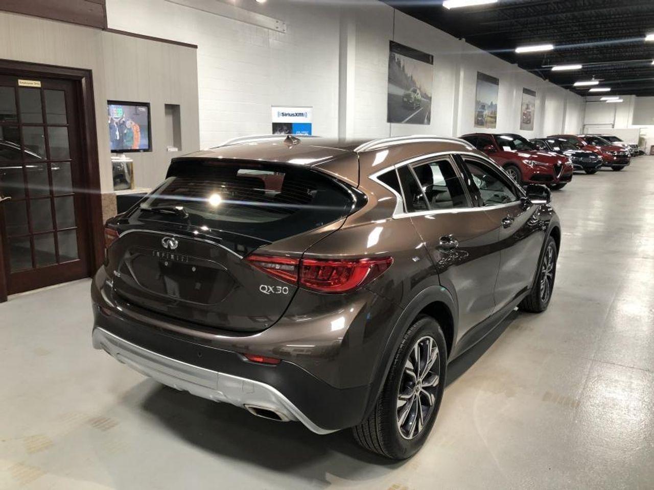 2017 Infiniti QX30 Premium-4