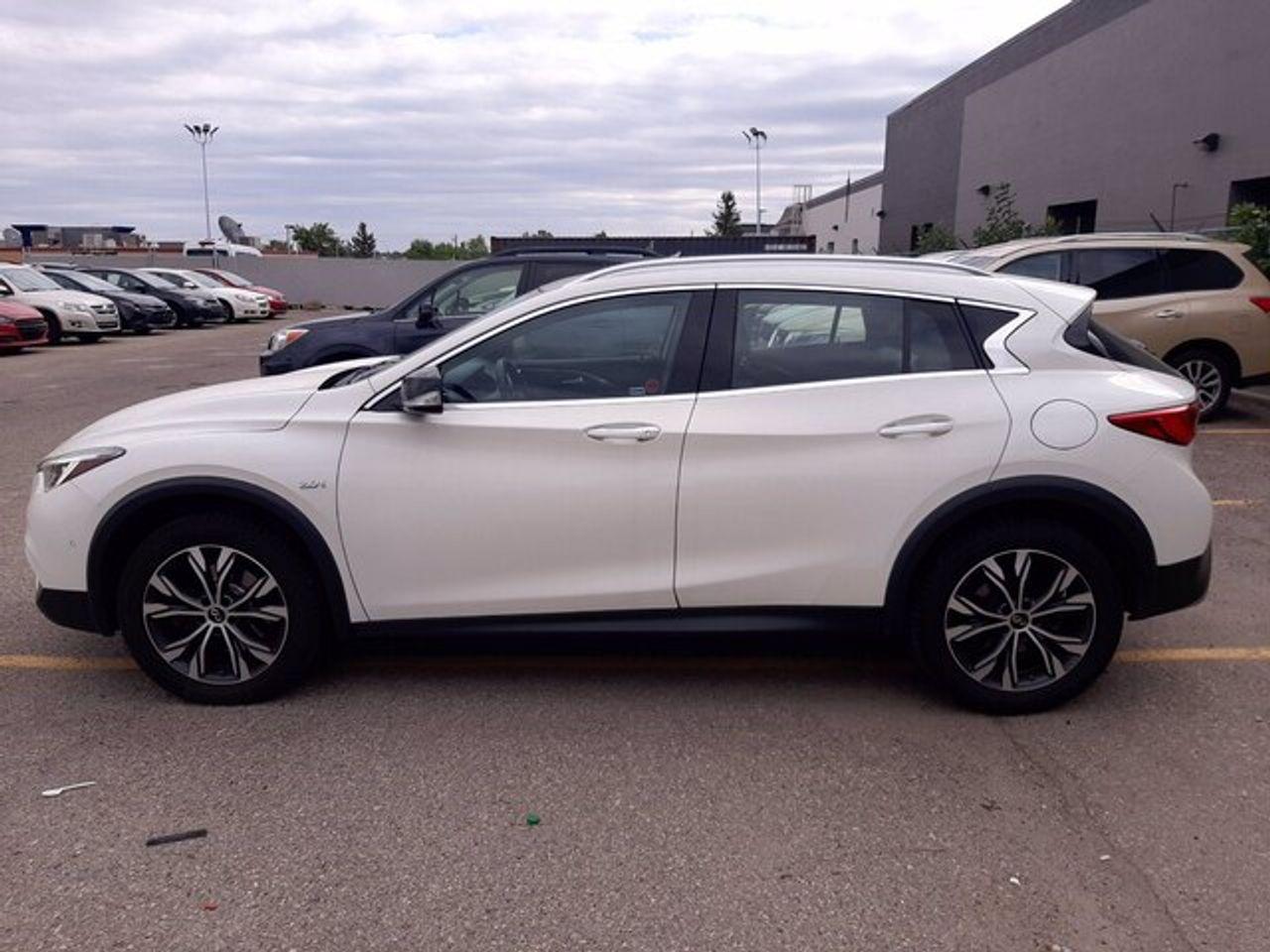 2017 Infiniti QX30 -1