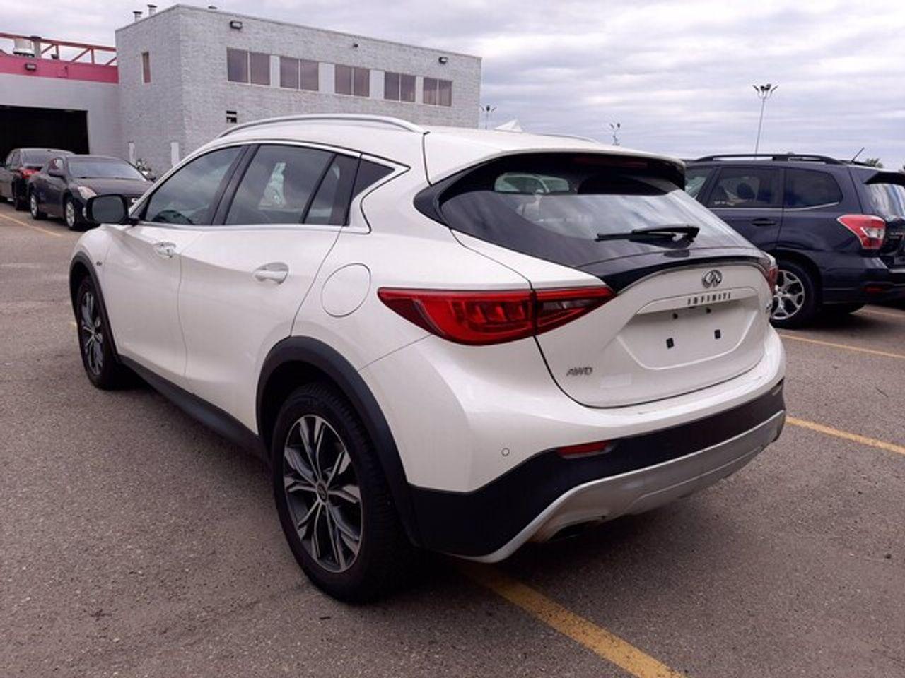 2017 Infiniti QX30 -3