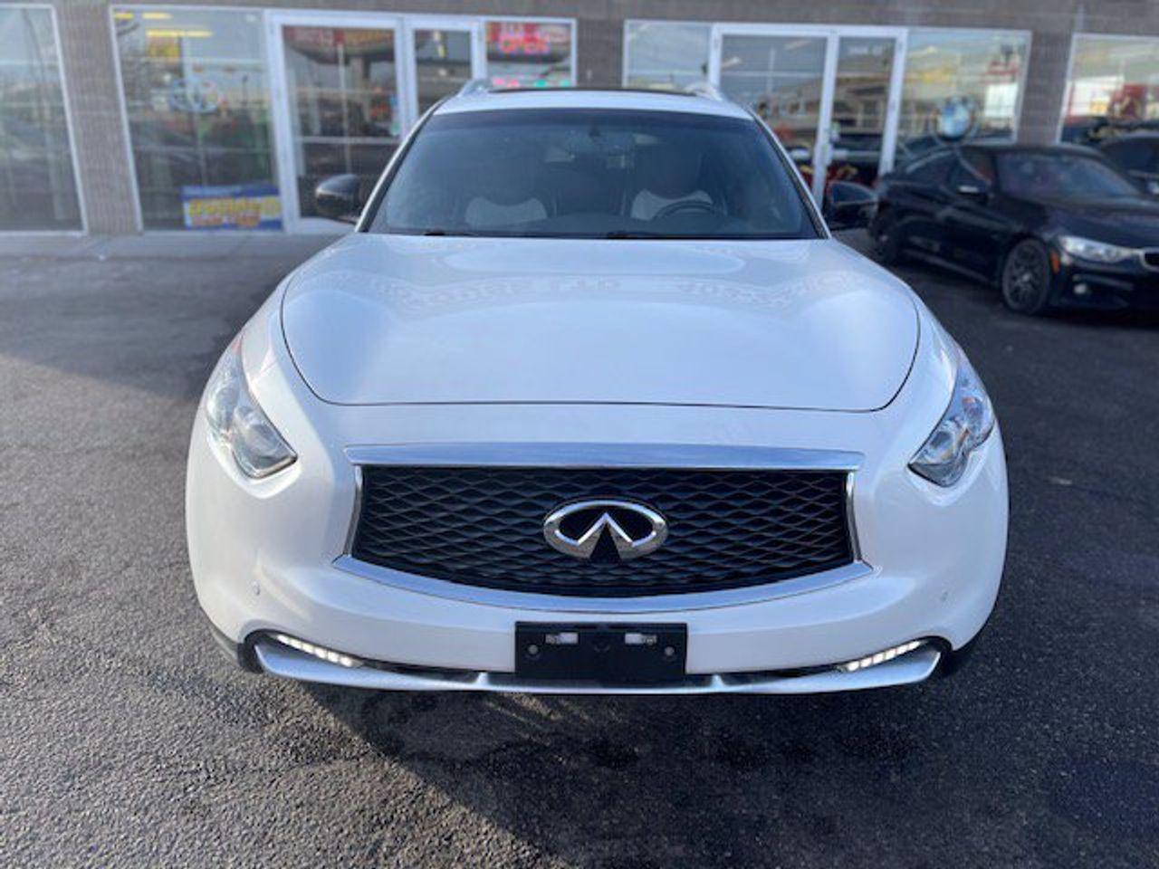 2017 Infiniti QX70 -1