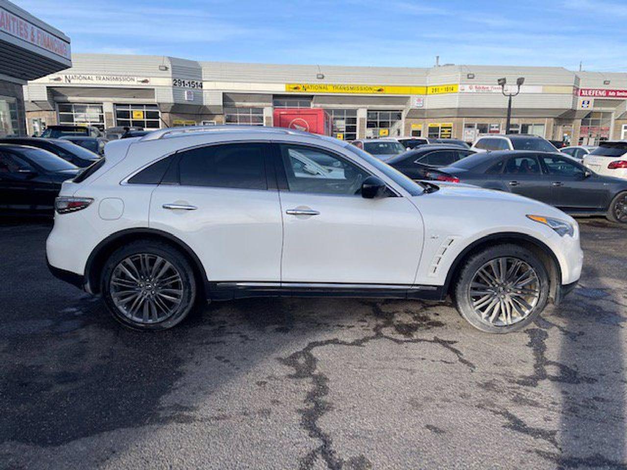 2017 Infiniti QX70 -3