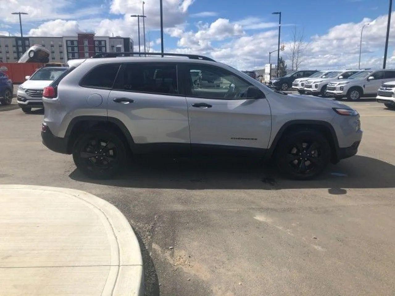 2017 Jeep Cherokee Altitude-3