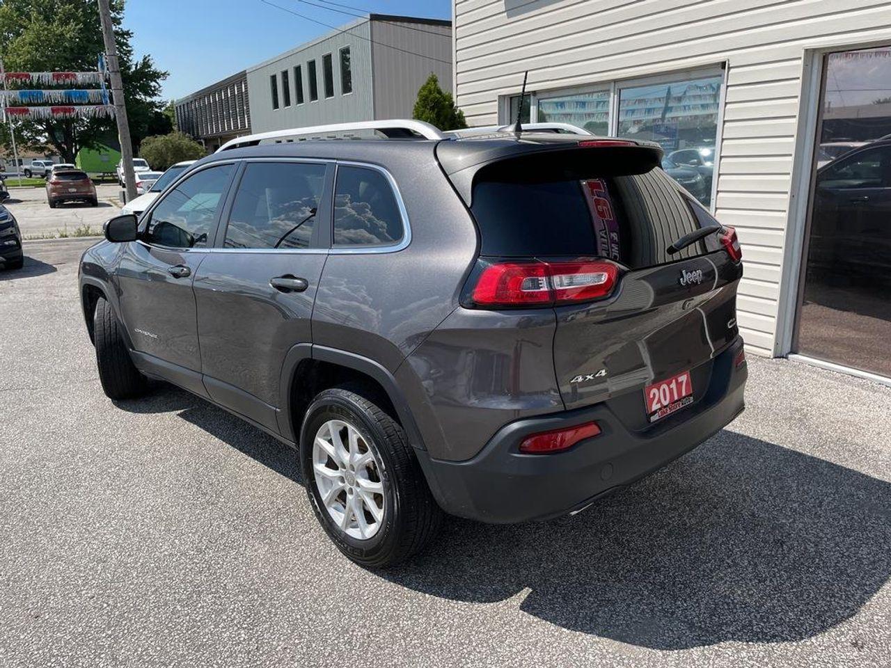2017 Jeep Cherokee North-2