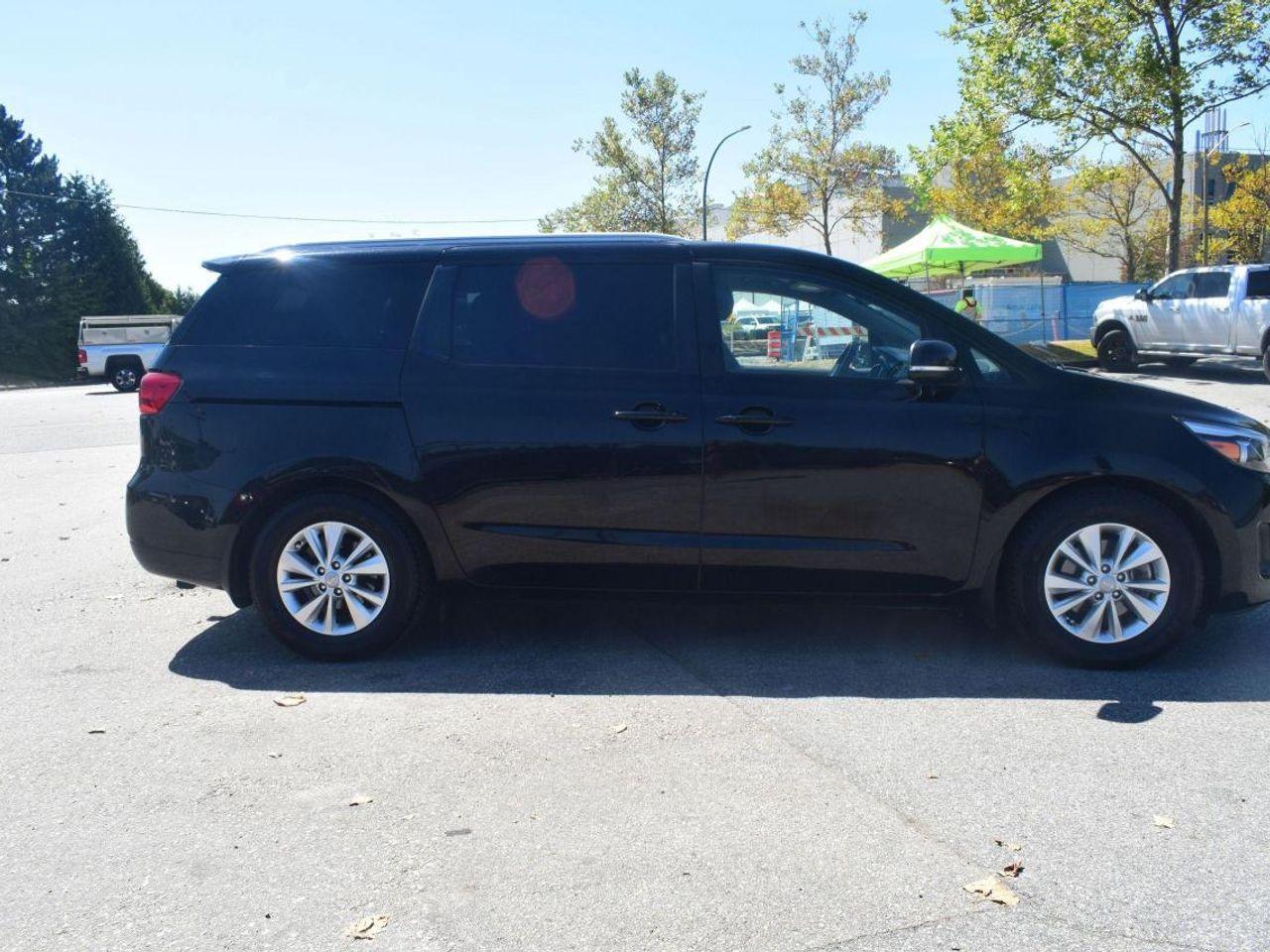 2017 Kia Sedona LX-4